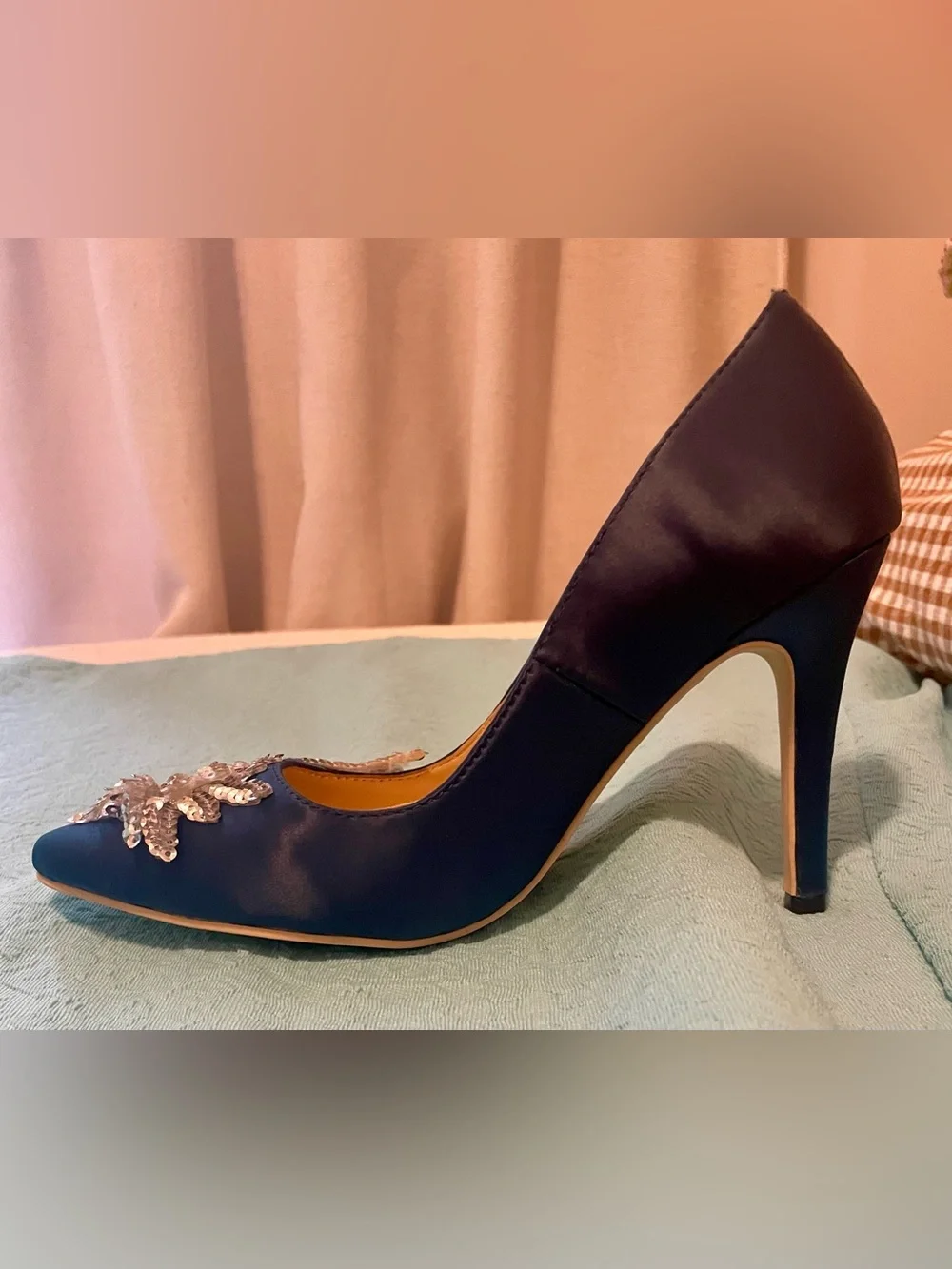 Manolo Blahnik Navy Satin Embellished Swan Pumps Size 6 - Picture 11 of 16
